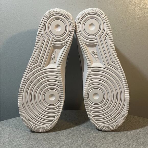 Nike Air Force 1 LE GS 'Triple White' Size 7/Women's Size 8.5 DH2920 111 - Picture 5 of 5